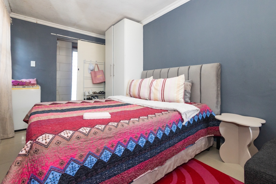 7 Bedroom Property for Sale in Phoenix Western Cape